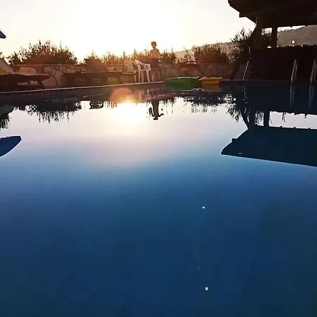 Glamping In The Middle Of Nowhere * بافوس